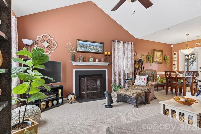 111 Foxglove Dr, Mooresville, NC 28115