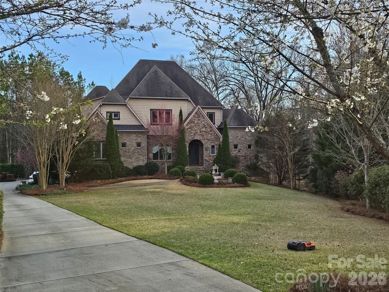 9222 Woodhall Lake Dr, Waxhaw, NC 28173