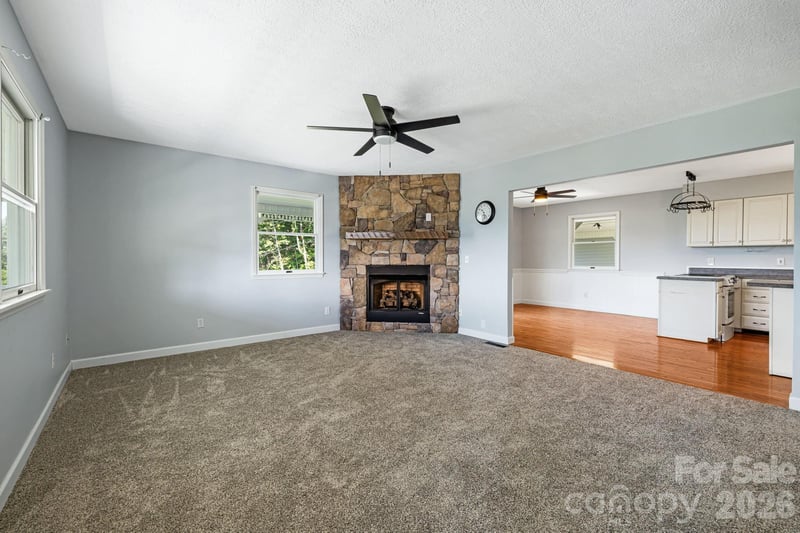95 Friendship Rd, Burnsville, NC 28714