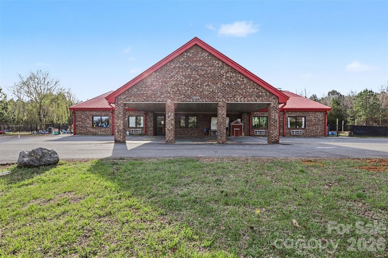 6490 Franz Warner Pw, Whitsett, NC 27377