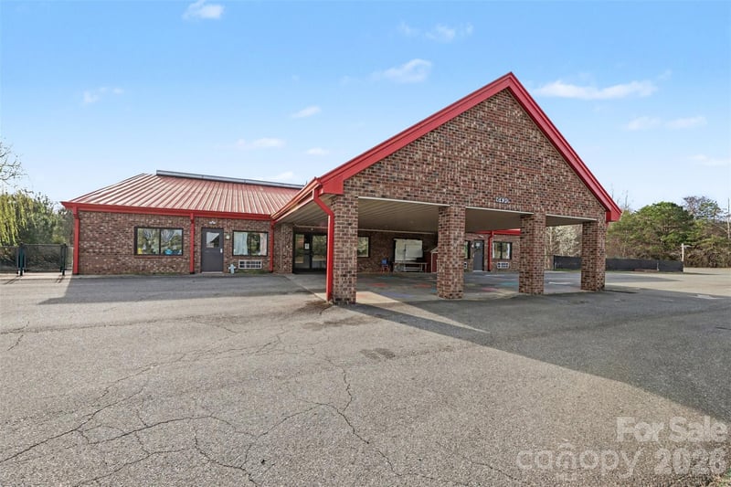 6490 Franz Warner Pw, Whitsett, NC 27377
