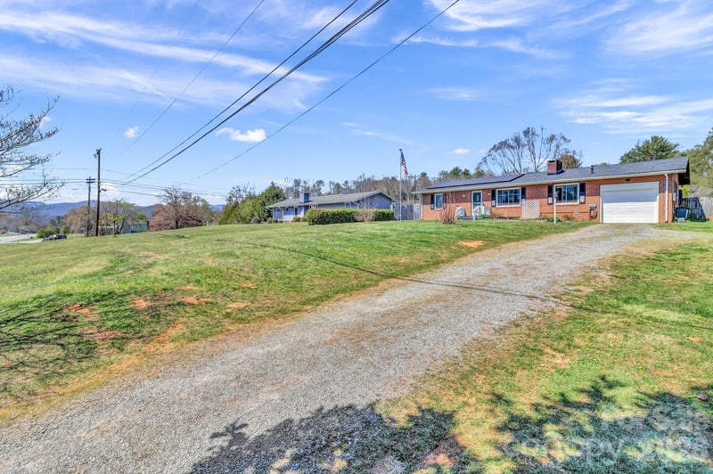 1195 Hendersonville Hw, Pisgah Forest, NC 28768