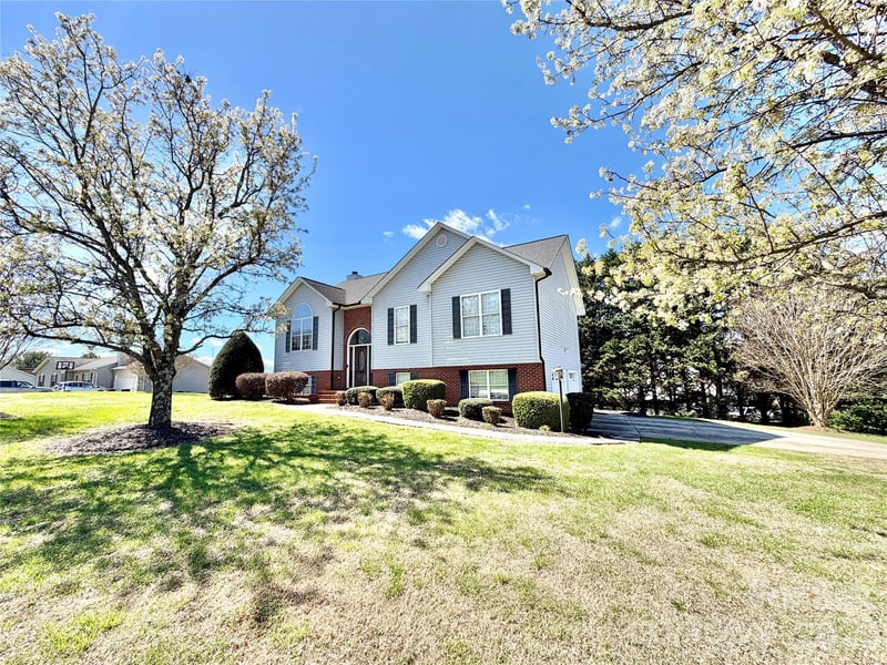 15 Luther Stafford Ave, Taylorsville, NC 28681