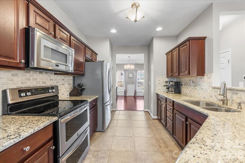 2301 Whitford Ln, Charlotte, NC 28210