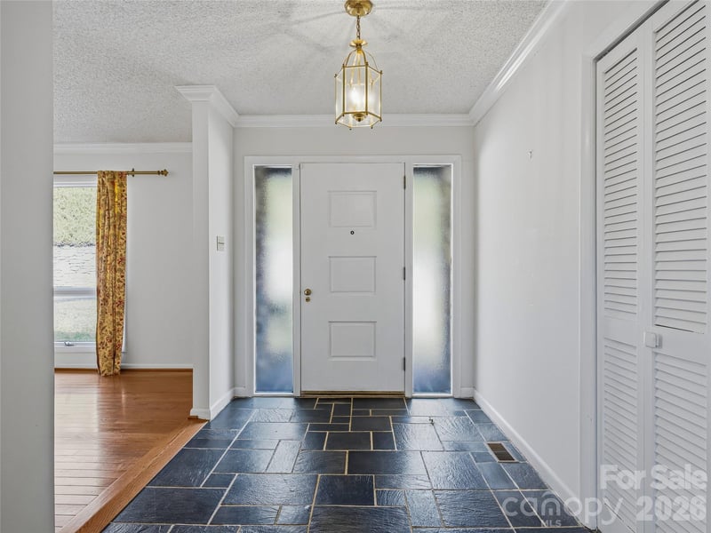 61 Brookwood Rd, Asheville, NC 28804
