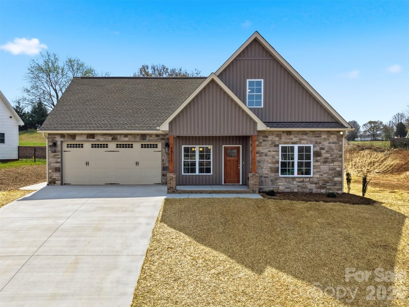 4957 Southview Dr, Hickory, NC 28602
