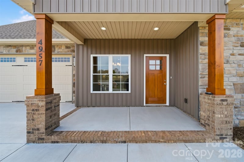4957 Southview Dr, Hickory, NC 28602