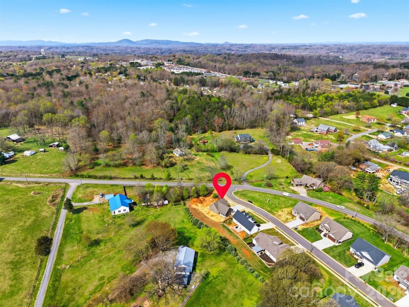 4957 Southview Dr, Hickory, NC 28602