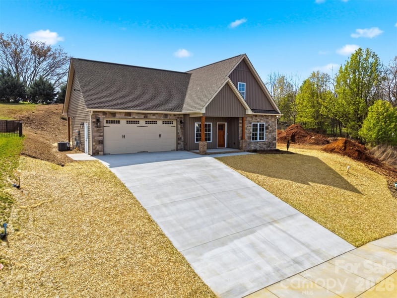 4957 Southview Dr, Hickory, NC 28602