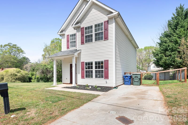 520 Iredell Ave, Mooresville, NC 28115