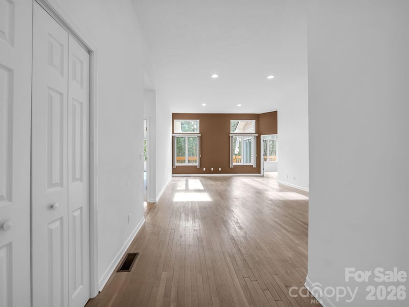 5 Hearthstone Ln, Flat Rock, NC 28731