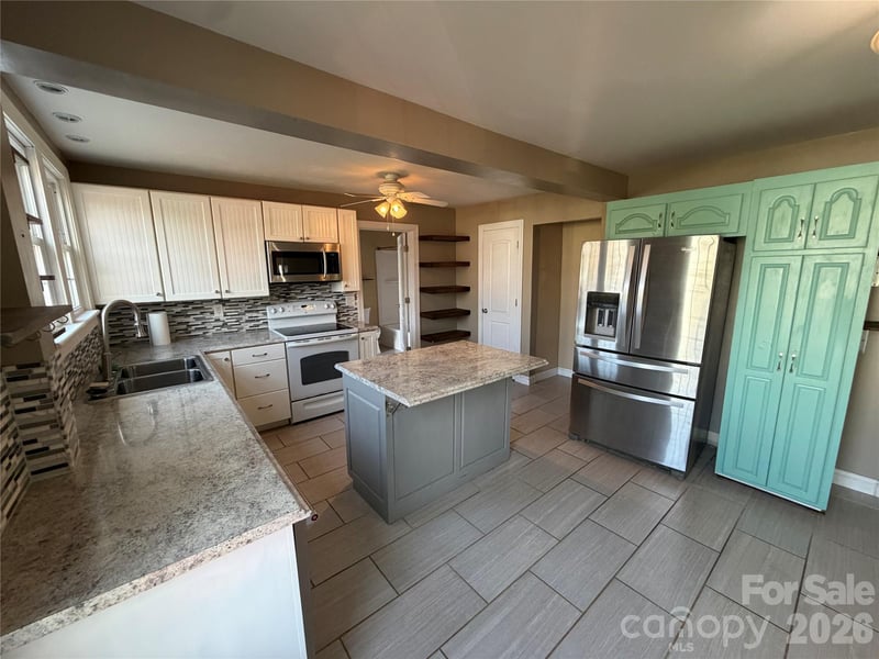 405 Jug Wilson St, Morganton, NC 28655