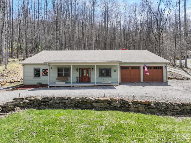 33 Freedom Dr, Waynesville, NC 28786