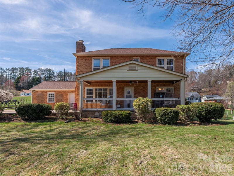20 Zemery Ln, Waynesville, NC 28786