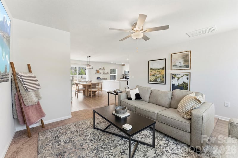 3027 Crescent Lake Ln, Charlotte, NC 28214