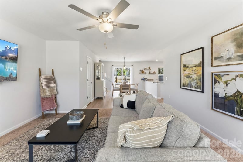 3027 Crescent Lake Ln, Charlotte, NC 28214