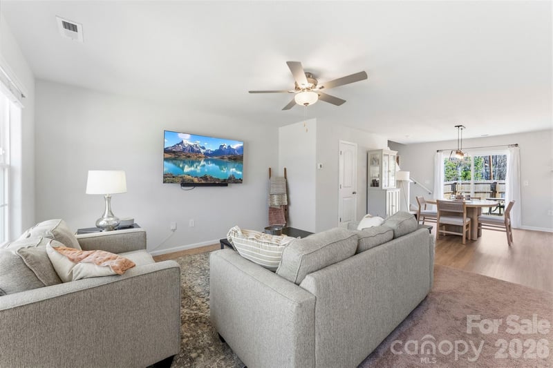 3027 Crescent Lake Ln, Charlotte, NC 28214