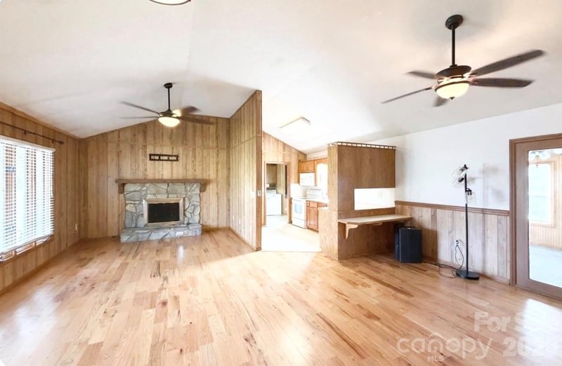 1709 Acorn Ave, Hudson, NC 28638