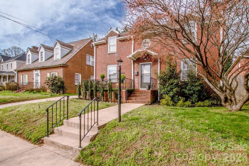 416 Race St, Statesville, NC 28677