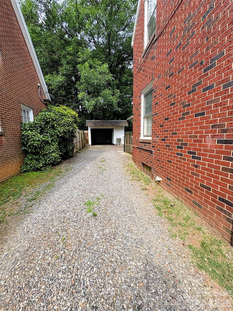 416 Race St, Statesville, NC 28677