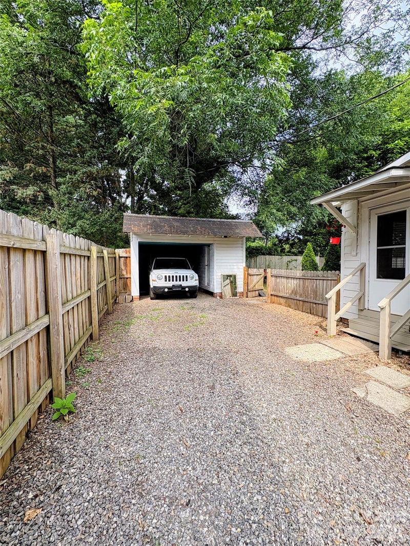 416 Race St, Statesville, NC 28677