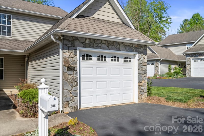 206 Waters Edge Dr, Weaverville, NC 28787