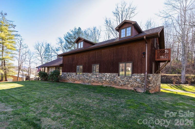 586 Justice Ridge Rd, Candler, NC 28715