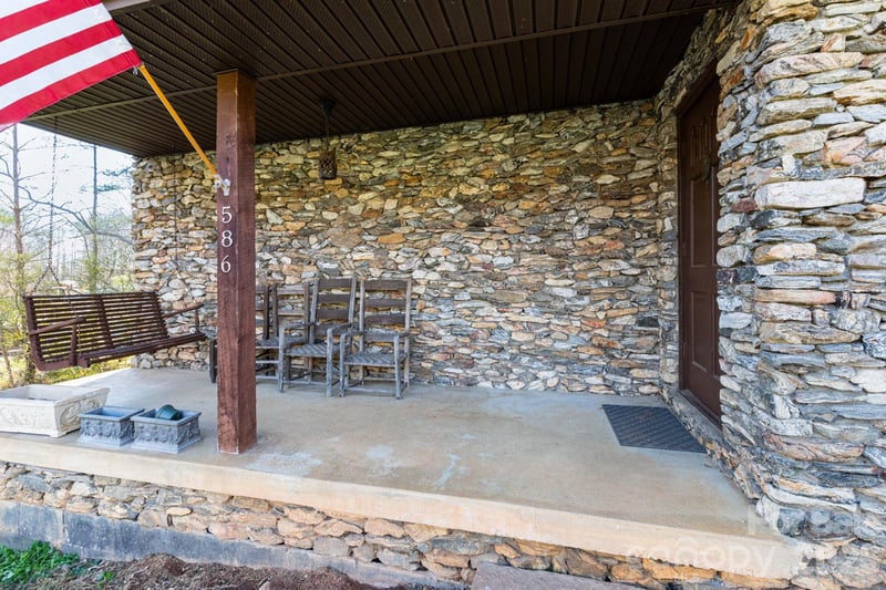 586 Justice Ridge Rd, Candler, NC 28715