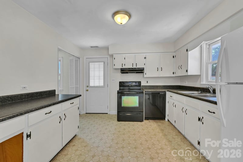 297 White Pine Dr, Asheville, NC 28805