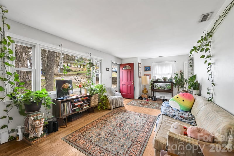 297 White Pine Dr, Asheville, NC 28805