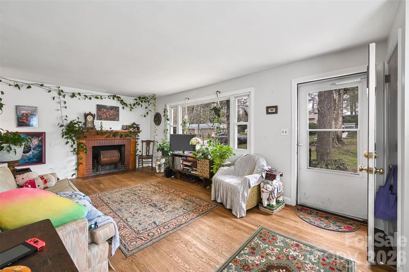 297 White Pine Dr, Asheville, NC 28805