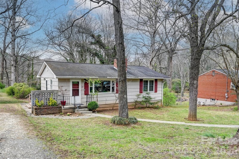 297 White Pine Dr, Asheville, NC 28805