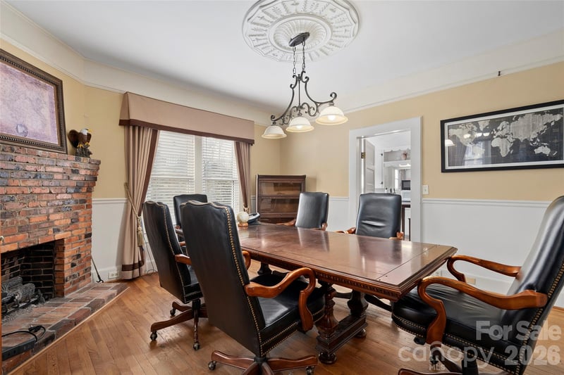 89 Walnut St, Waynesville, NC 28786