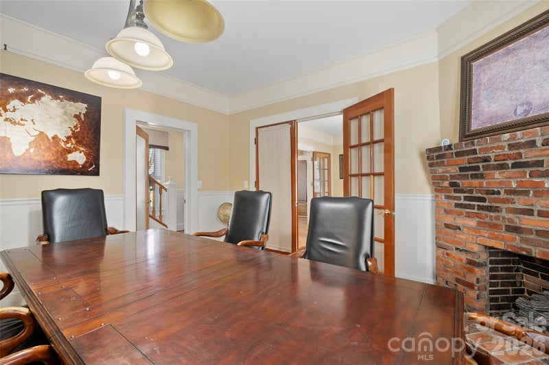 89 Walnut St, Waynesville, NC 28786