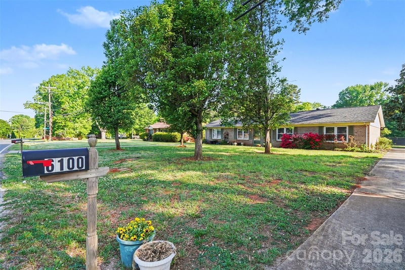 61006102 Pleasant Grove Rd, Charlotte, NC 28216