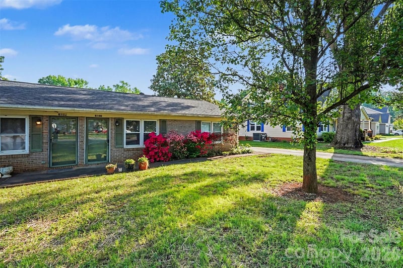 61006102 Pleasant Grove Rd, Charlotte, NC 28216