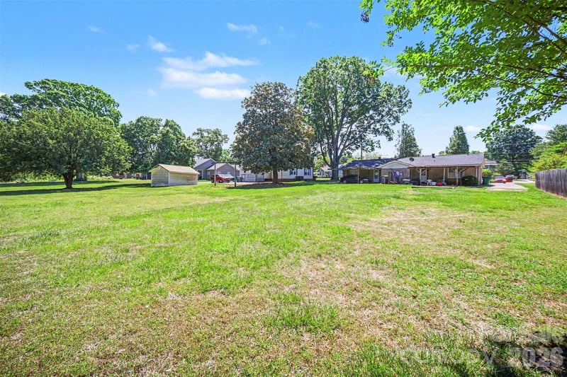 61006102 Pleasant Grove Rd, Charlotte, NC 28216