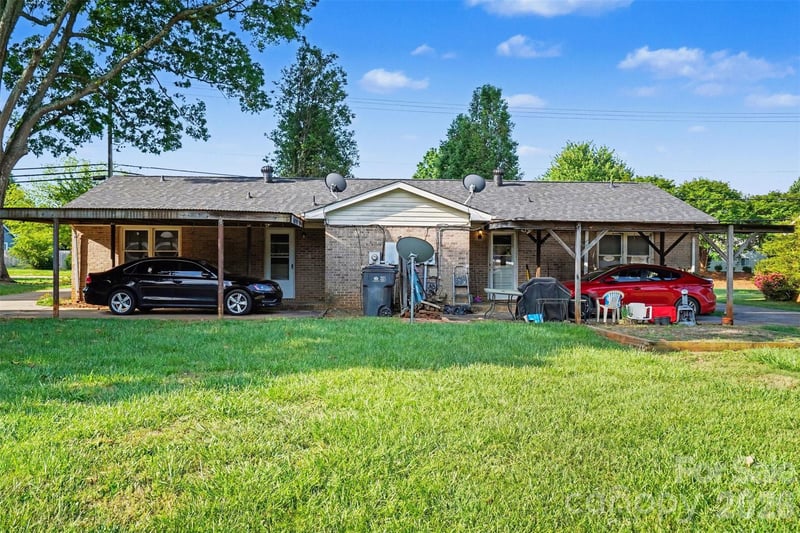 61006102 Pleasant Grove Rd, Charlotte, NC 28216