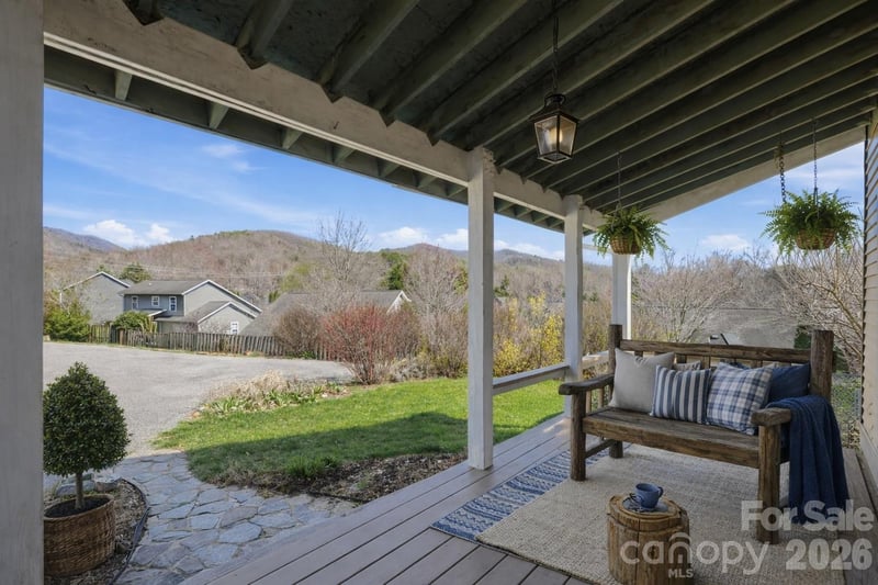 11 Carolina Corner Dr, Black Mountain, NC 28711