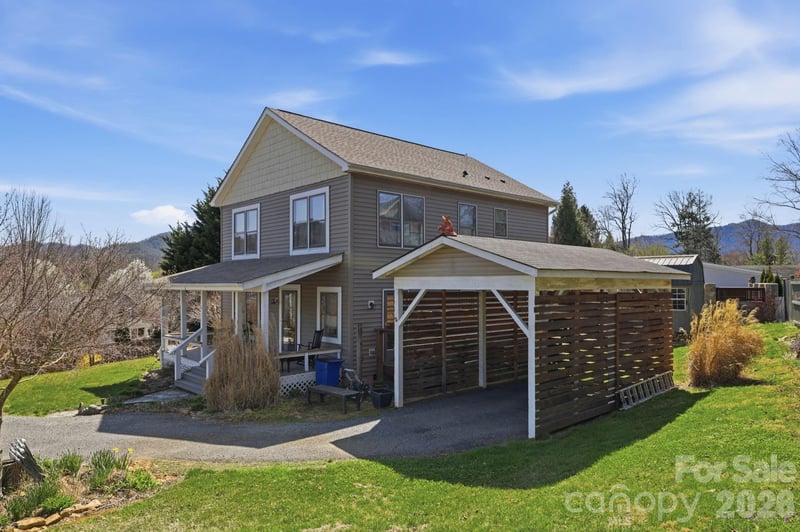 11 Carolina Corner Dr, Black Mountain, NC 28711