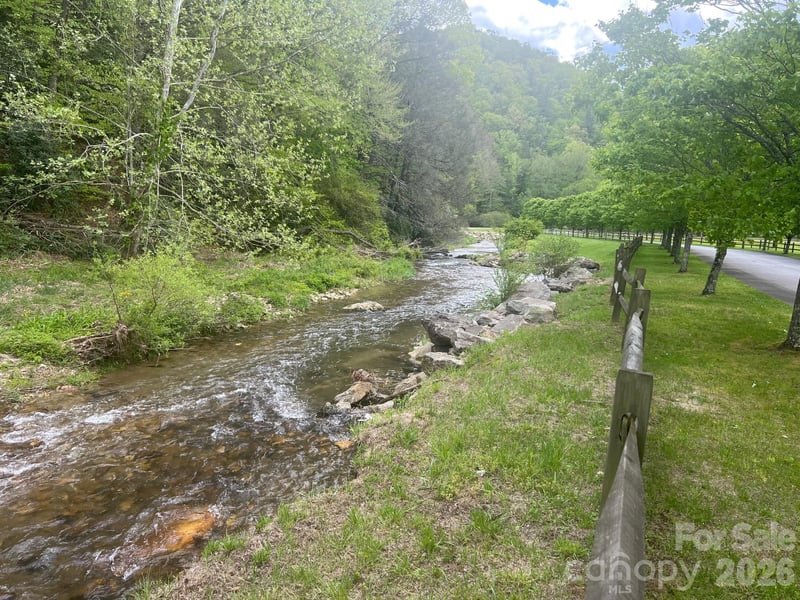 531 Roca Vista Dr, Lenoir, NC 28645
