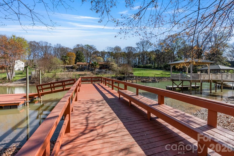 8032 Lakeview Dr, Denver, NC 28037