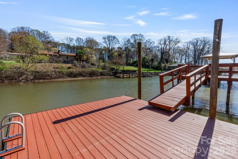 8032 Lakeview Dr, Denver, NC 28037