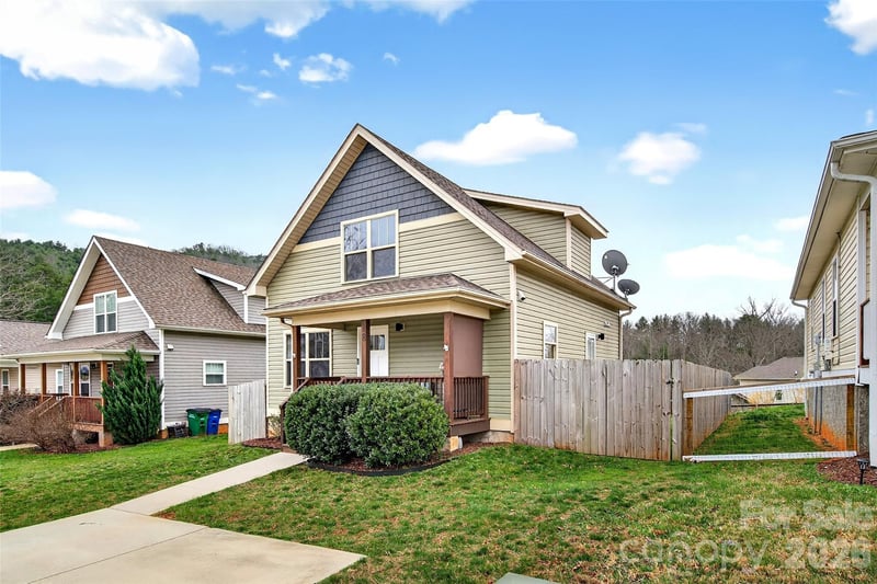 18 Yarrow Meadow Dr, Weaverville, NC 28787