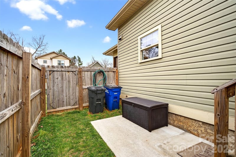 18 Yarrow Meadow Dr, Weaverville, NC 28787
