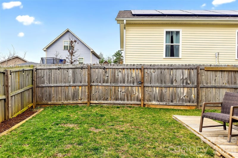 18 Yarrow Meadow Dr, Weaverville, NC 28787