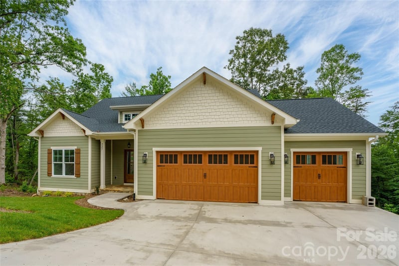 227 Northview Dr, Hendersonville, NC 28791
