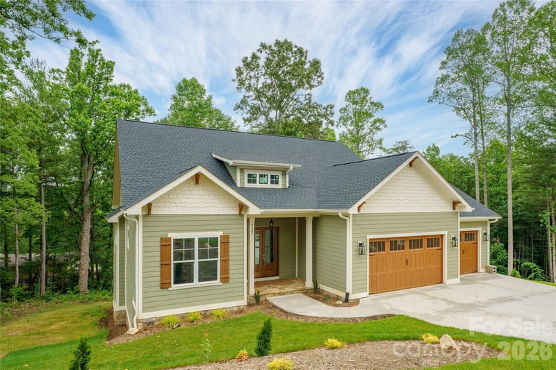 227 Northview Dr, Hendersonville, NC 28791