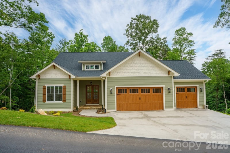 227 Northview Dr, Hendersonville, NC 28791