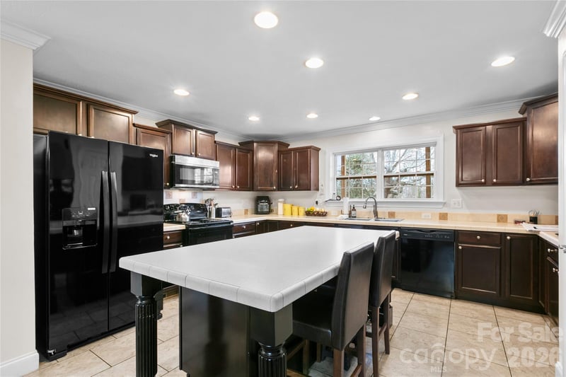 28 Chapel Park Rd, Asheville, NC 28803